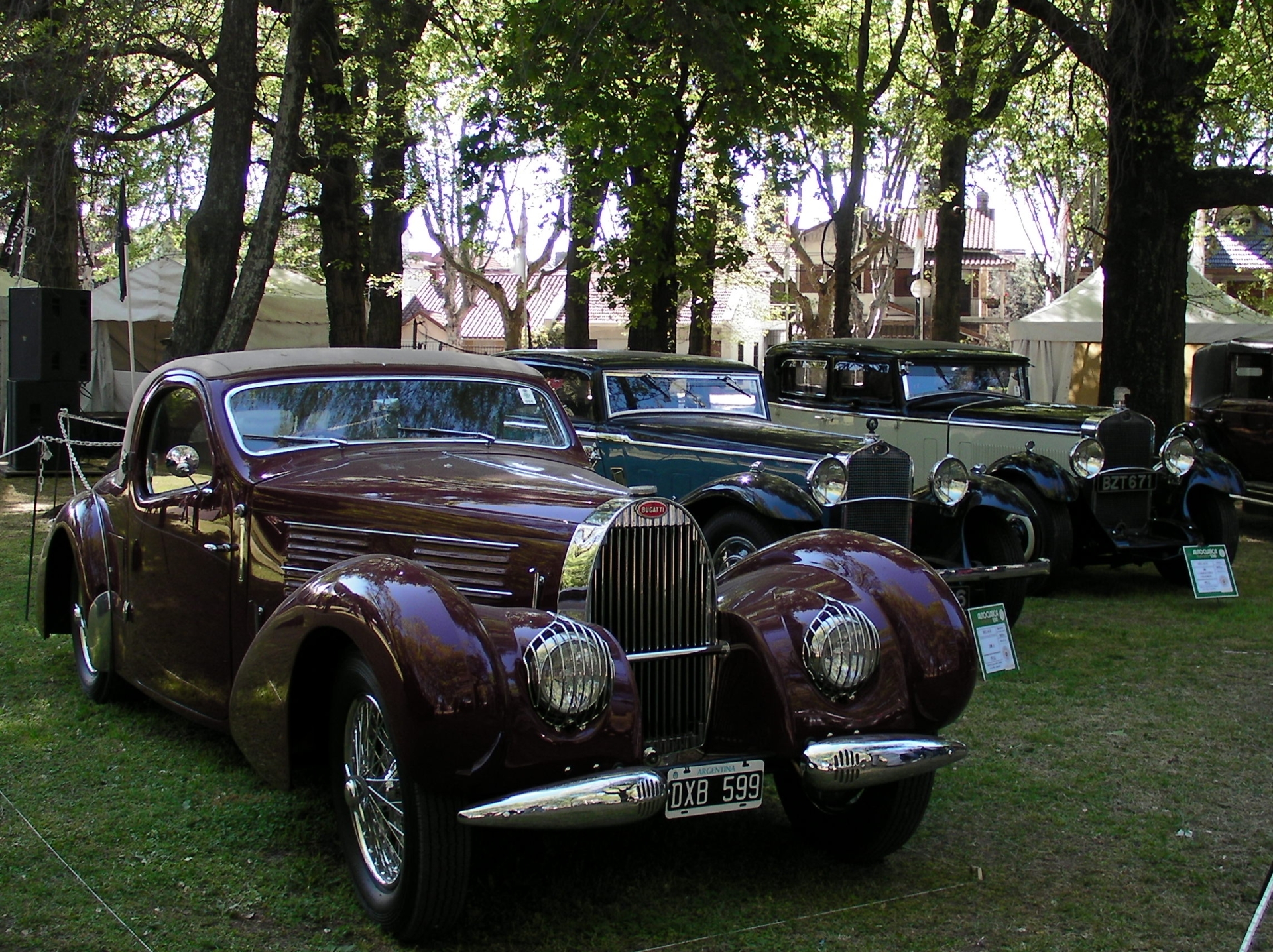 Argentine`s clasic cars and motorcycle Expo + Wine route